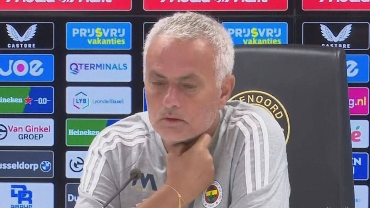 José Mourinho se emociona durante coletiva
