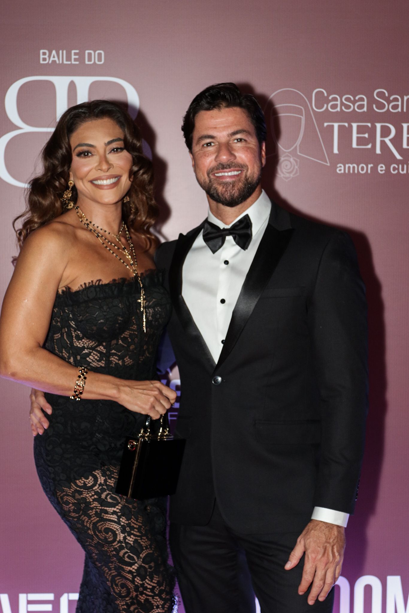 Juliana Paes e o marido, Carlos Eduardo Baptista, no Baile do BB • Van Campos/AgNews