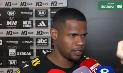 Júnior Santos cita Vitor Roque para justificar má fase: "Vão me aplaudir"