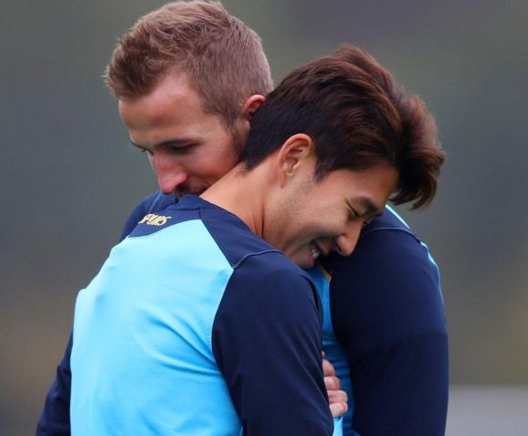 Harry Kane e Son durante treino no Tottenham • Divulgação/Harry Kane
