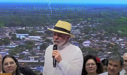 Lula defende perda de mandato de parlamentares após protesto no plenário
