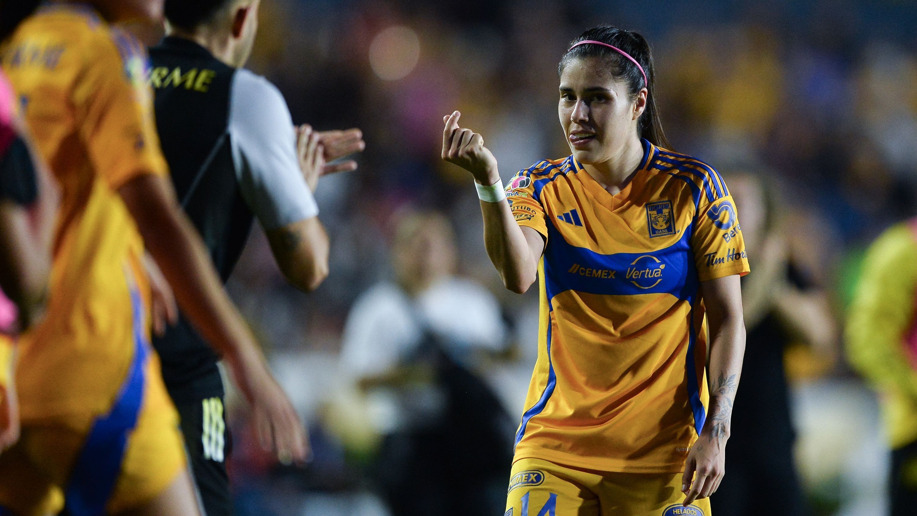 Lizbeth Ovalle comemora gol do Tigres