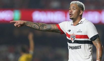 Luciano, do São Paulo, rebate torcida adversária após classificação