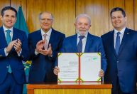 Lula aparece com Hugo e Alcolumbre no Planalto em gesto de reaproximação