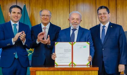 Lula aparece com Hugo e Alcolumbre no Planalto em gesto de reaproximação