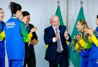 Lula recebe ginastas medalhistas em Mundial