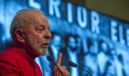 Lula cobra PT para empenho na eleição de maioria dos senadores em 2026