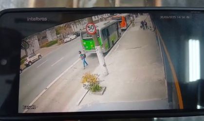 Vídeo: mulher morre atropelada por ônibus em São Paulo