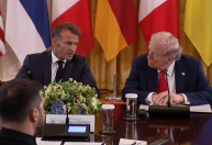 Trump sussurra a Macron: Putin "quer fazer um acordo por mim"