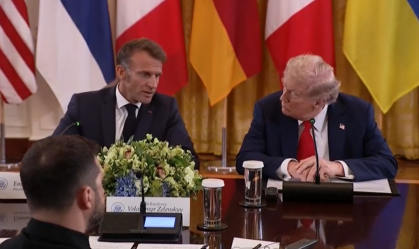 Trump sussurra a Macron: Putin "quer fazer um acordo por mim"