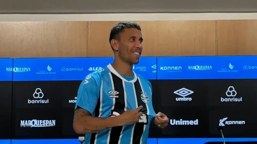 Marcos Rocha assinou com o Grêmio até o fim de 2026