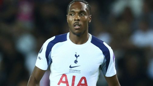 Mathys Tel durante jogo na Supercopa