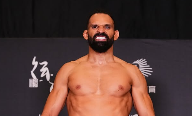 Michel Pereira foi nocauteado em 43 segundos