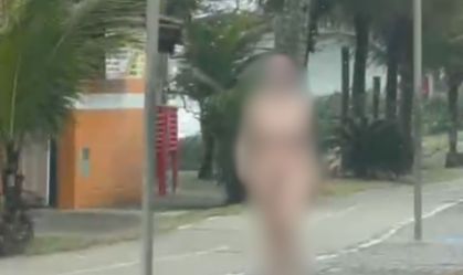 Vídeo: Mulher é presa nua em praia de SP após confessar ter matado o pai