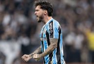 Ex-dirigente do Grêmio detona meio-campista: "Um jogador inútil"
