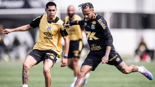 Neymar durante treino do Santos