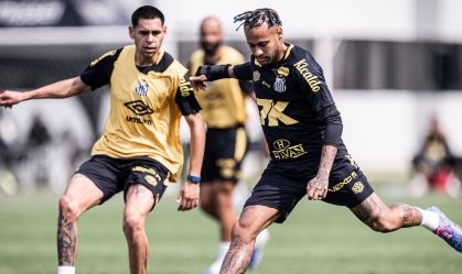 Neymar dribla três e faz golaço de cavadinha em treino do Santos; veja