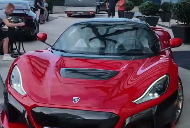 Novo carro elétrico de Luka Doncic
