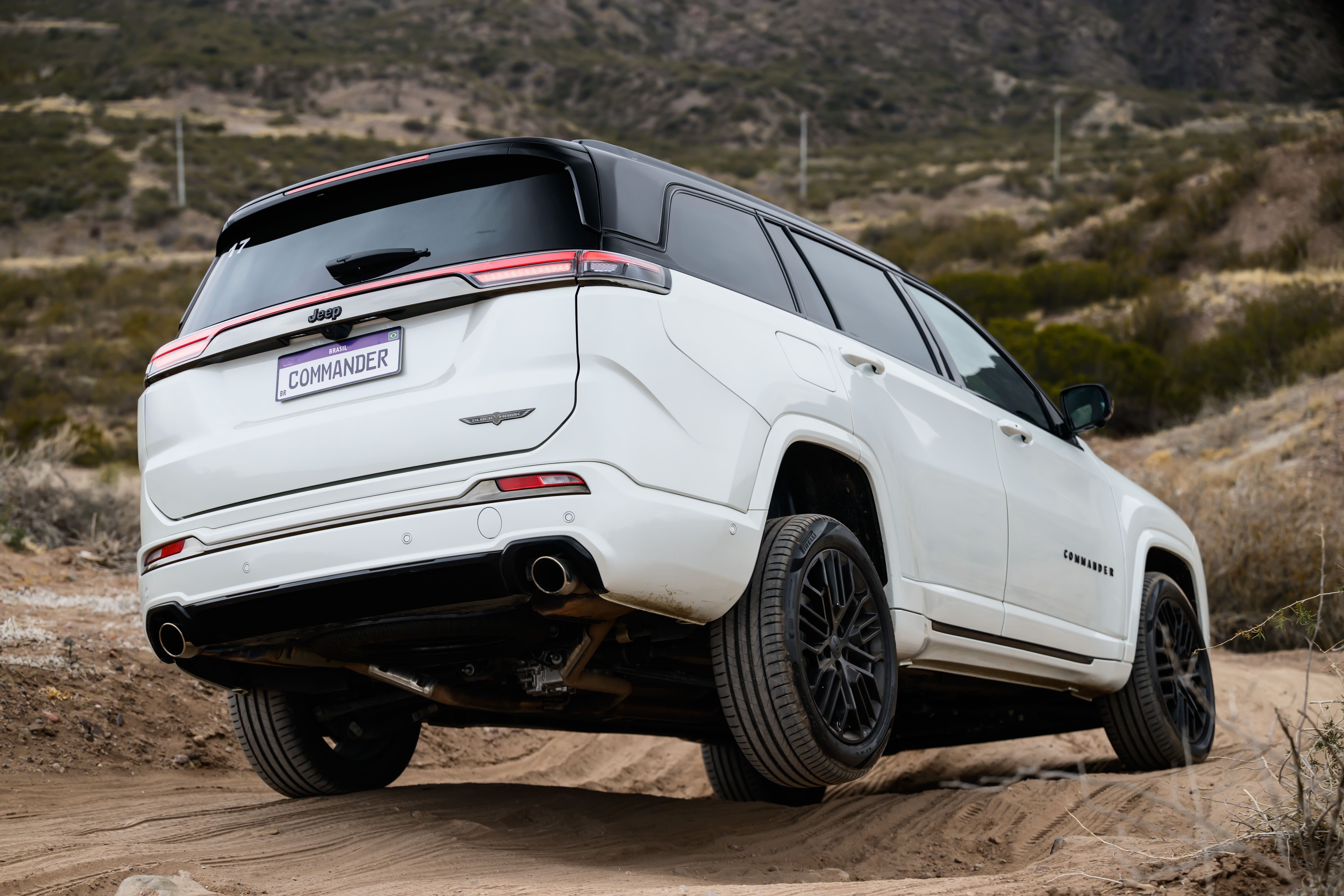 Jeep Commander encara off-road com coragem • Divulgação