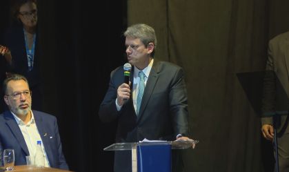 Tarcísio marca presença na superfederação e amplia influência em Brasília