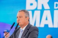 Quem está no governo tem que defender o governo, diz Rui Costa