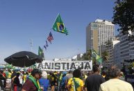 Atos pelo Brasil criticam Moraes e Lula; Bolsonaro surge pelo celular