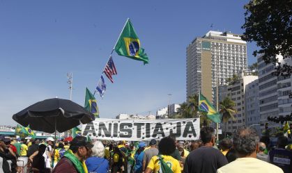 Atos pelo Brasil criticam Moraes e Lula; Bolsonaro surge pelo celular