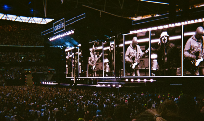 Homem morre depois de queda durante show do Oasis em Londres