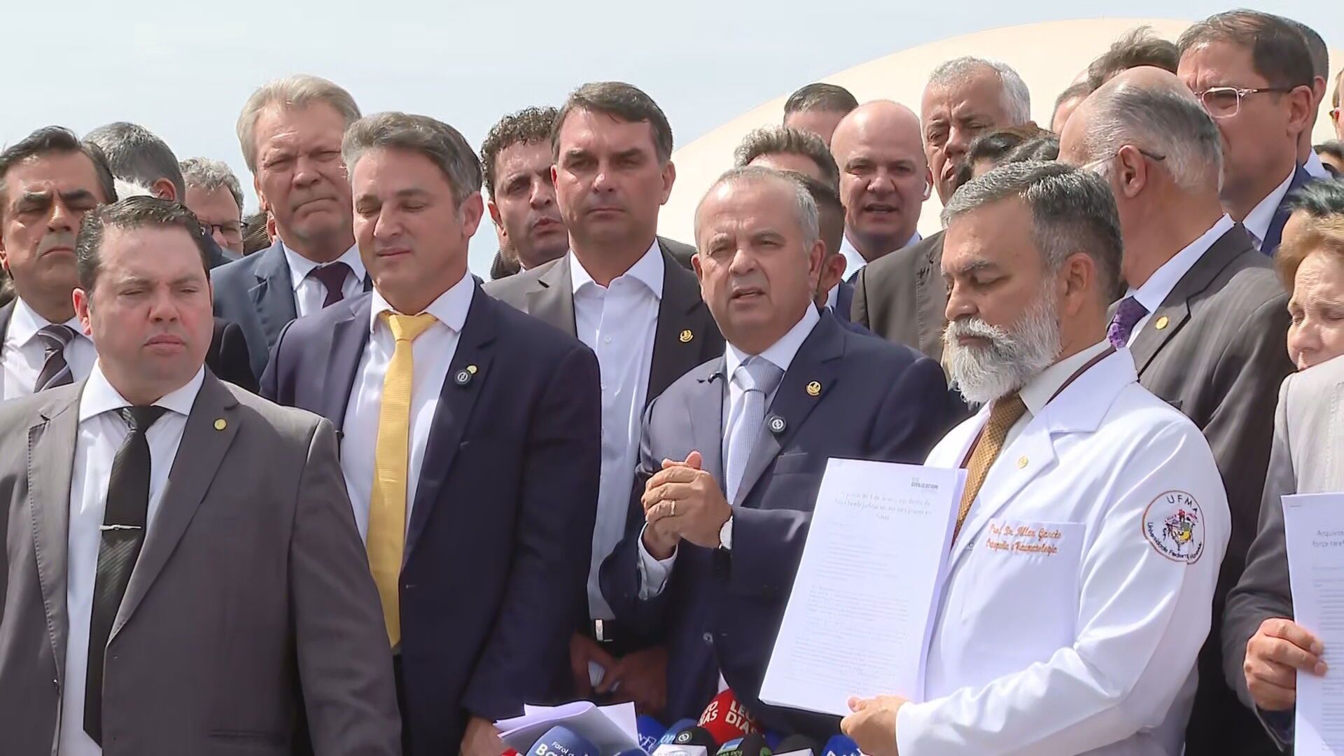 Oposição realiza coletiva de imprensa após determinação de prisão domiciliar para Jair Bolsonaro