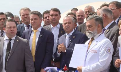 "Pacote da paz": Flávio lista impeachment de Moraes, anistia e PEC do Foro