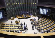 Câmara aprova projeto que limita decisões isoladas de ministros do STF