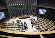 Oposição pressiona, mas fim do foro não será pautado na Câmara nesta semana