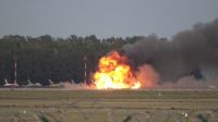 Vídeo: Avião da Força Aérea da Polônia cai e explode em ensaio para show