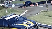 Vídeo: vítima de sequestro pula de carro em movimento no PR