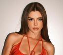 Giovanna Lancellotti posa com vestido de R$ 23 mil usado por Kim Kardashian