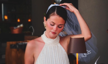 Selena Gomez abre álbum de fotos de sua despedida de solteira