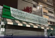 "Cabeça vazia, fralda cheia", torcedores do Palmeiras protestam após queda