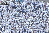 Torcida do Santos protesta e vira de costas durante goleada para o Vasco