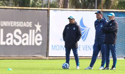 Mano Menezes em treino do Grêmio
