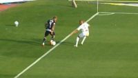 Saiu ou não? Veja o gol polêmico de Lucas Piton em Santos x Vasco