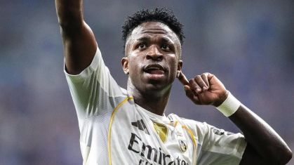Vini Jr comemorando terceiro gol da partida