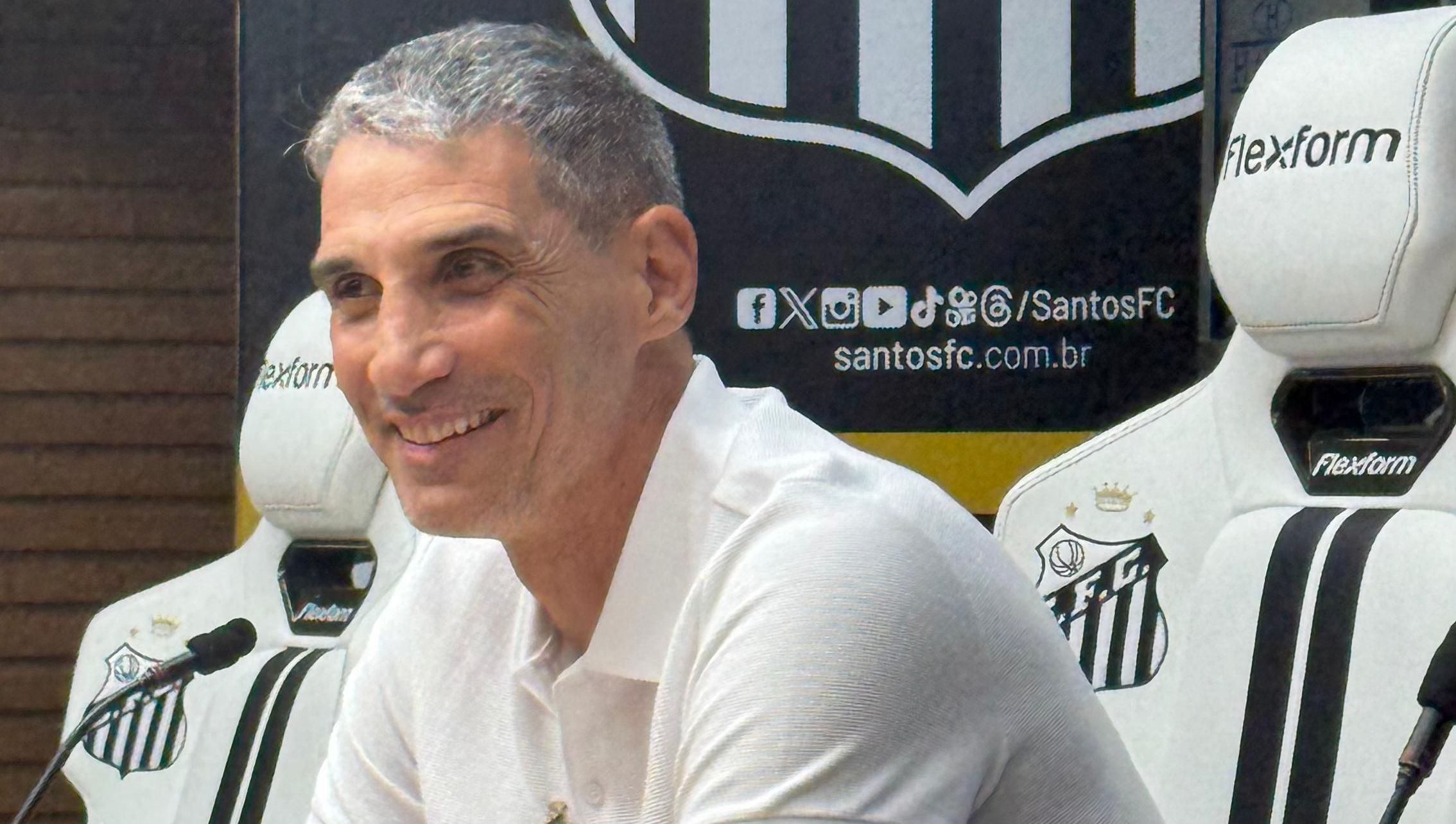 Vojvoda é o novo técnico do Santos