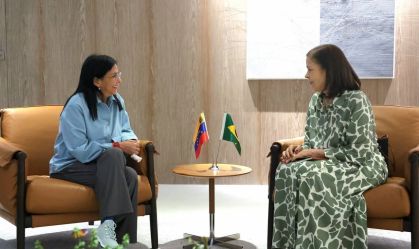 Embaixadora do Brasil fala sobre entraves às exportações com vice de Maduro