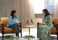 Embaixadora do Brasil fala sobre entraves às exportações com vice de Maduro