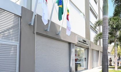 Mulher que tentou atropelar ex-namorado aguarda julgamento presa em MG