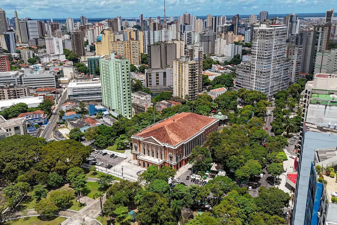 Imagem de destaque do post: COP30: Defensoria notifica plataforma de hospedagens sobre preços abusivos