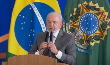 Lula cobra Congresso: "Não é possível fazer educação de graça"