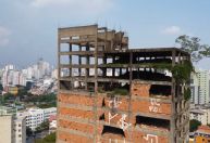 Prefeitura de SP começa a demolir ‘Caveirão’, prédio abandonado há 60 anos