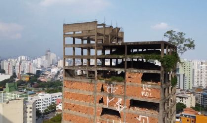 Prefeitura de SP começa a demolir "Caveirão", prédio abandonado há 60 anos