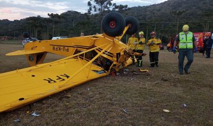 Queda de avião em Santa Catarina deixa um morto e uma mulher ferida